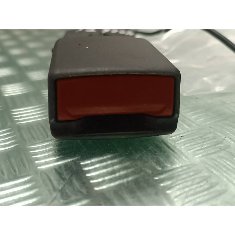Recambio de enganche cinturon trasero izquierdo para opel mokka x design line start/stop referencia OEM IAM 42615070 2505974 