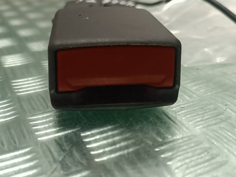 Recambio de enganche cinturon trasero izquierdo para opel mokka x design line start/stop referencia OEM IAM 42615070 2505974 