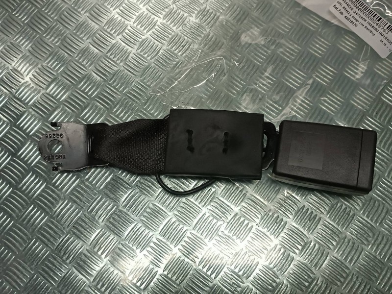 Recambio de enganche cinturon trasero izquierdo para opel mokka x design line start/stop referencia OEM IAM 42615070 2505974 