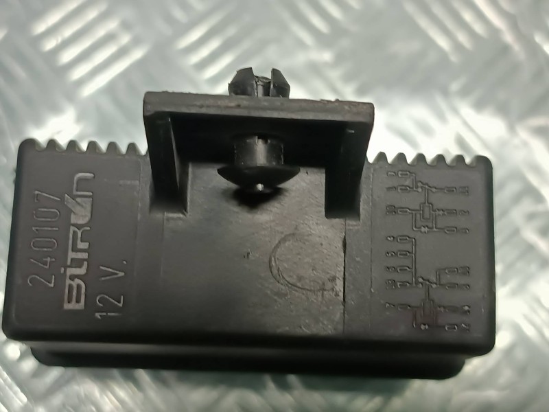 Recambio de rele para citroen c4 picasso exclusive referencia OEM IAM 240107  