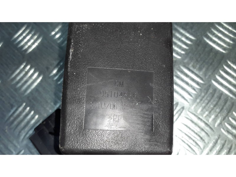 Recambio de enganche cinturon delantero izquierdo para opel mokka x design line start/stop referencia OEM IAM 95104556  