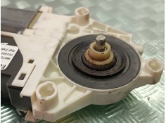 Recambio de motor elevalunas delantero izquierdo para peugeot 407 st sport referencia OEM IAM 1137328125 0130822200 BROSE 2