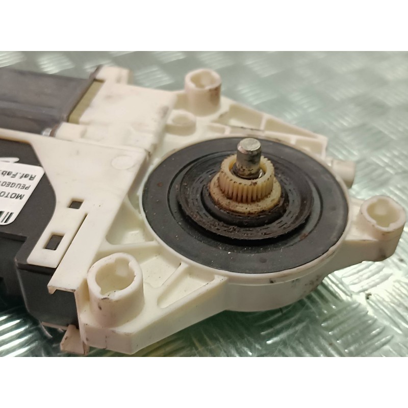 Recambio de motor elevalunas delantero izquierdo para peugeot 407 st sport referencia OEM IAM 1137328125 0130822200 BROSE