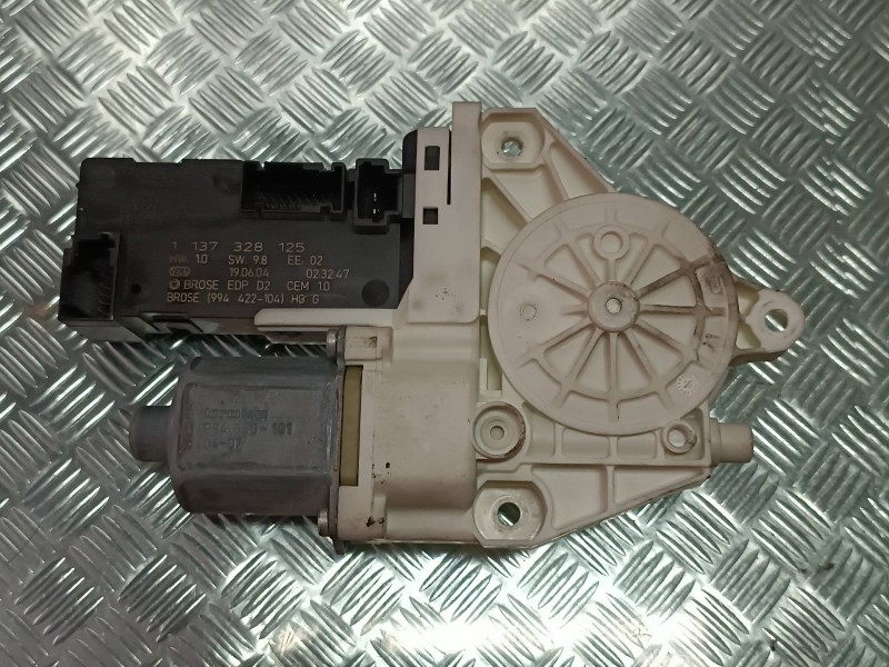 Recambio de motor elevalunas delantero izquierdo para peugeot 407 st sport referencia OEM IAM 1137328125 0130822200 BROSE