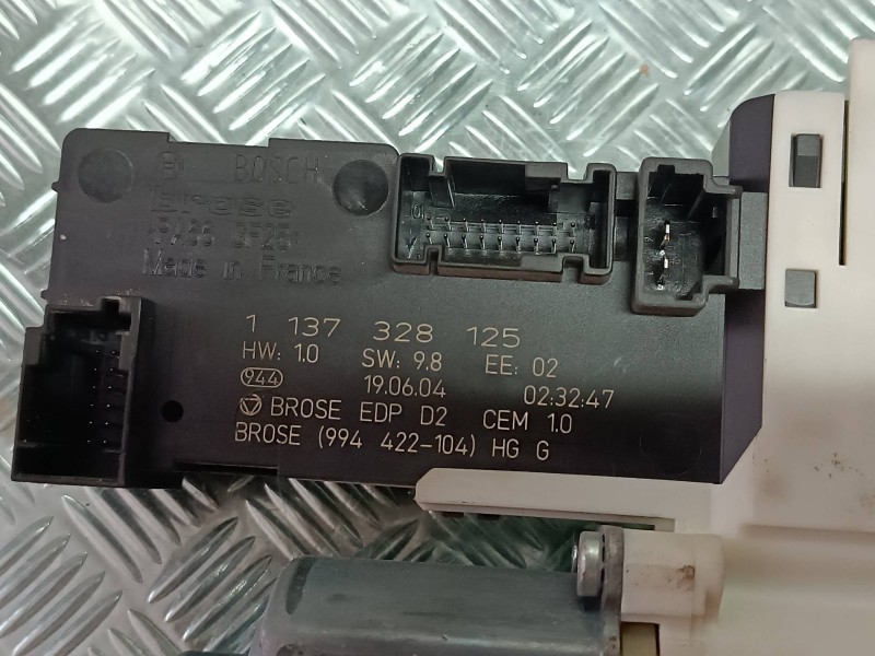 Recambio de motor elevalunas delantero izquierdo para peugeot 407 st sport referencia OEM IAM 1137328125 0130822200 BROSE