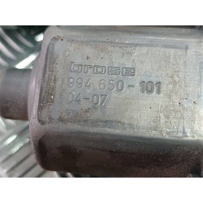 Recambio de motor elevalunas delantero izquierdo para peugeot 407 st sport referencia OEM IAM 1137328125 0130822200 BROSE