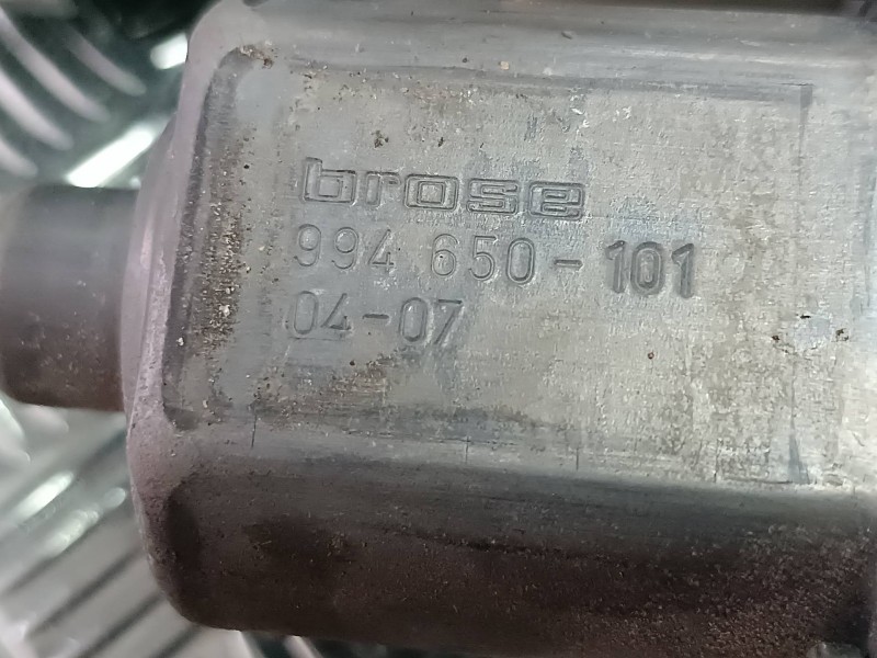 Recambio de motor elevalunas delantero izquierdo para peugeot 407 st sport referencia OEM IAM 1137328125 0130822200 BROSE