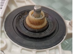 Recambio de motor elevalunas trasero izquierdo para peugeot 407 st sport referencia OEM IAM 994651101 0130822201 BROSE 2