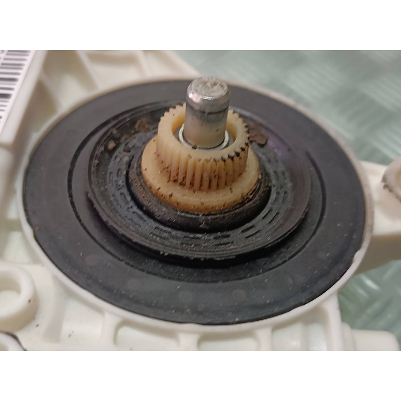 Recambio de motor elevalunas trasero izquierdo para peugeot 407 st sport referencia OEM IAM 994651101 0130822201 BROSE