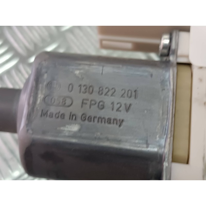 Recambio de motor elevalunas trasero izquierdo para peugeot 407 st sport referencia OEM IAM 994651101 0130822201 BROSE