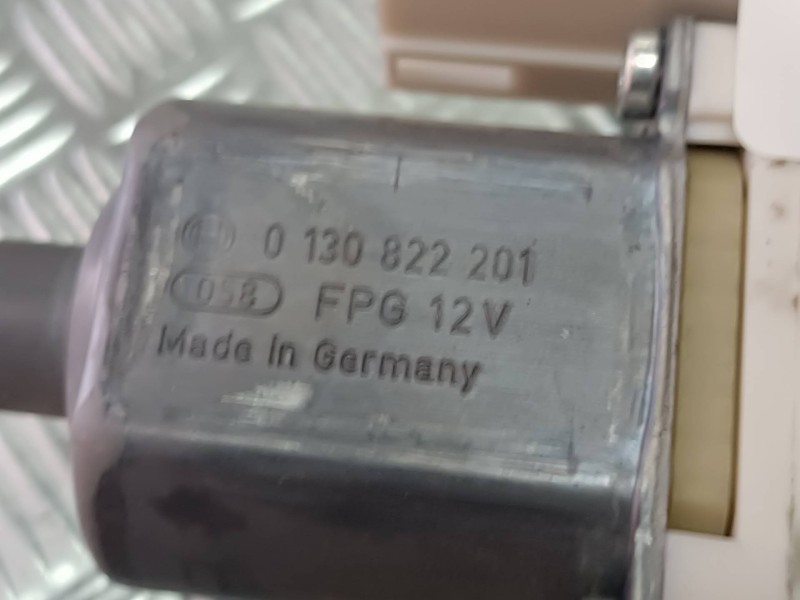 Recambio de motor elevalunas trasero izquierdo para peugeot 407 st sport referencia OEM IAM 994651101 0130822201 BROSE