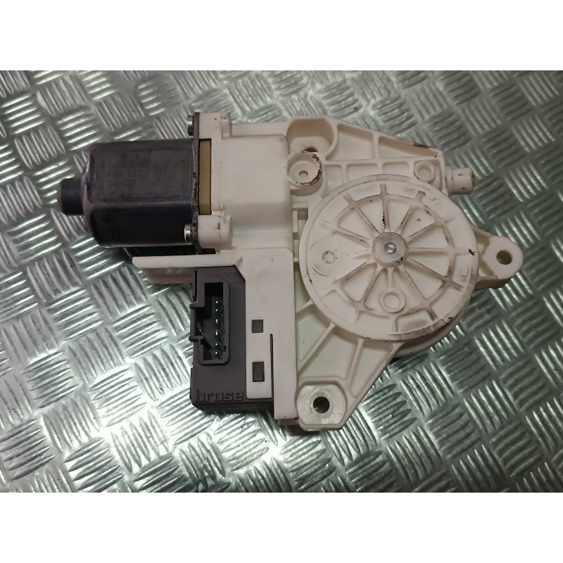 Recambio de motor elevalunas trasero izquierdo para peugeot 407 st sport referencia OEM IAM 994651101 0130822201 BROSE