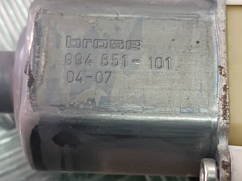 Recambio de motor elevalunas trasero izquierdo para peugeot 407 st sport referencia OEM IAM 994651101 0130822201 BROSE