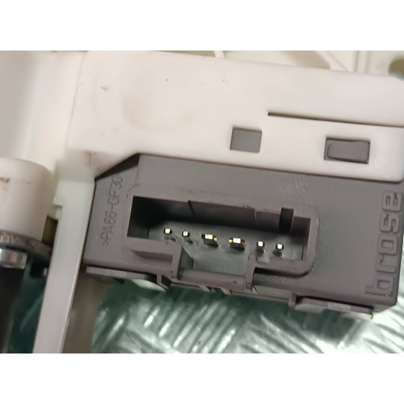 Recambio de motor elevalunas trasero izquierdo para peugeot 407 st sport referencia OEM IAM 994651101 0130822201 BROSE