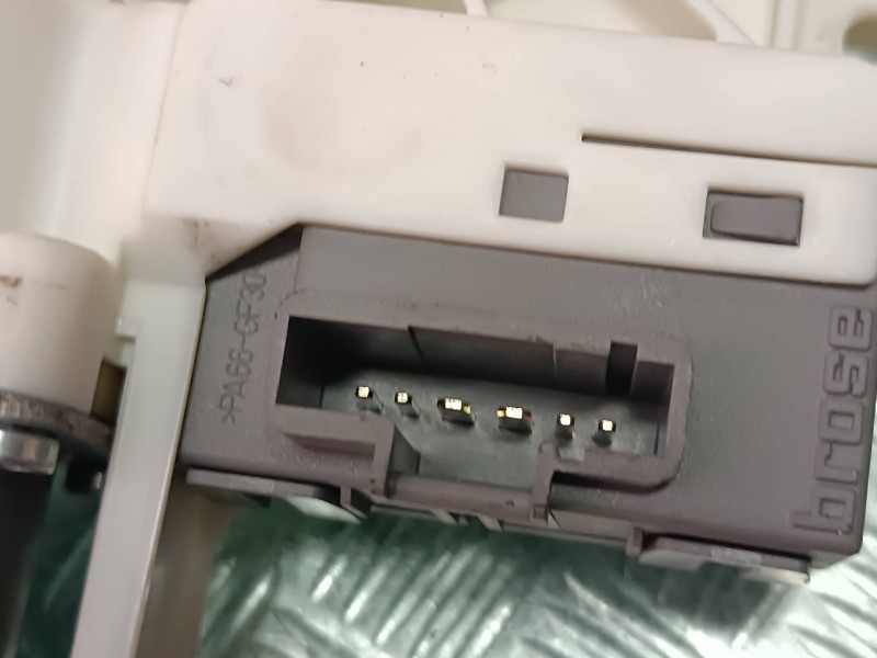 Recambio de motor elevalunas trasero izquierdo para peugeot 407 st sport referencia OEM IAM 994651101 0130822201 BROSE