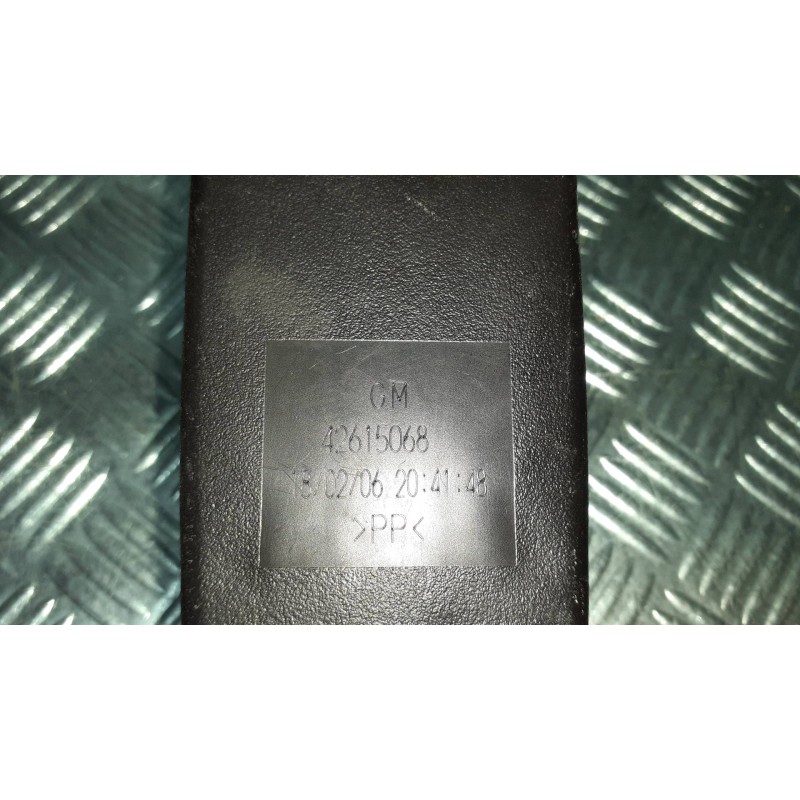 Recambio de enganche cinturon trasero derecho para opel mokka x design line start/stop referencia OEM IAM 42615068 42615068 