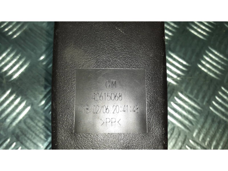 Recambio de enganche cinturon trasero derecho para opel mokka x design line start/stop referencia OEM IAM 42615068 42615068 