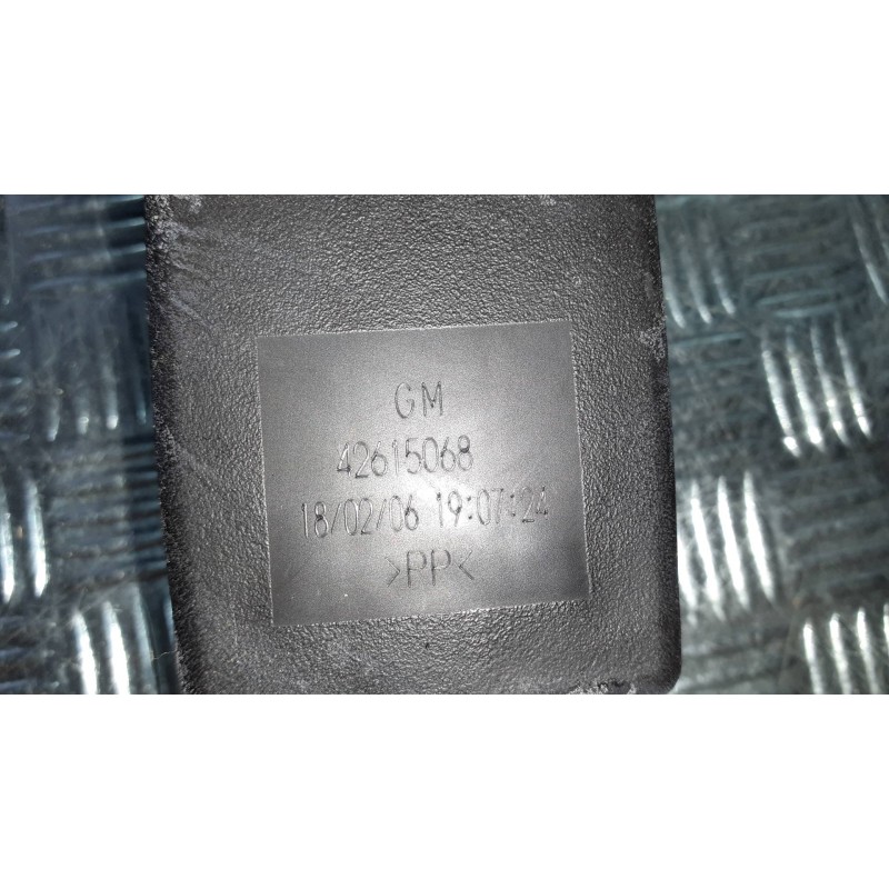 Recambio de enganche cinturon trasero derecho para opel mokka x design line start/stop referencia OEM IAM 42615068 42615068 