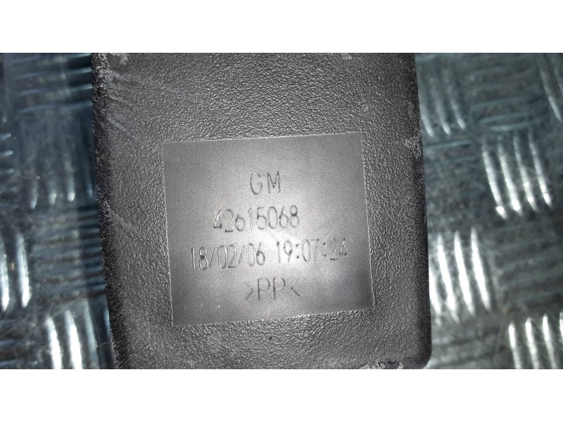 Recambio de enganche cinturon trasero derecho para opel mokka x design line start/stop referencia OEM IAM 42615068 42615068 