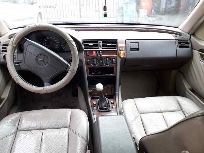 mercedes-benz clase c (w202) berlina del año 1993