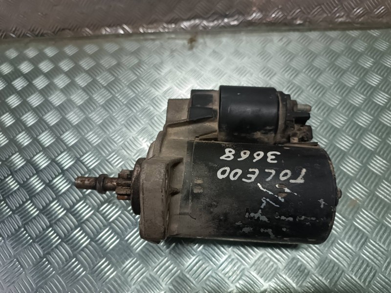 Recambio de motor arranque para seat toledo (1l) base referencia OEM IAM 020911023M 0001112033 BOSCH