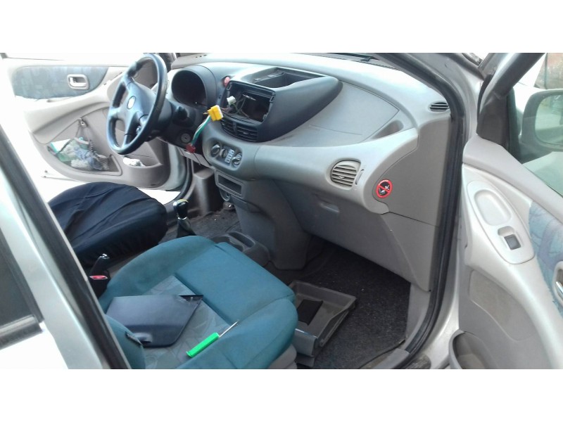 nissan almera tino (v10m) del año 2003
