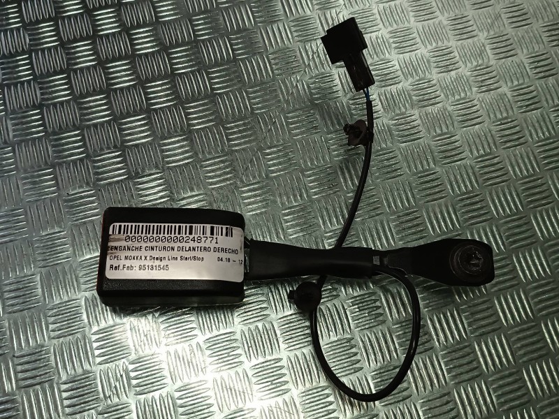 Recambio de enganche cinturon delantero derecho para opel mokka x design line start/stop referencia OEM IAM 95131545  