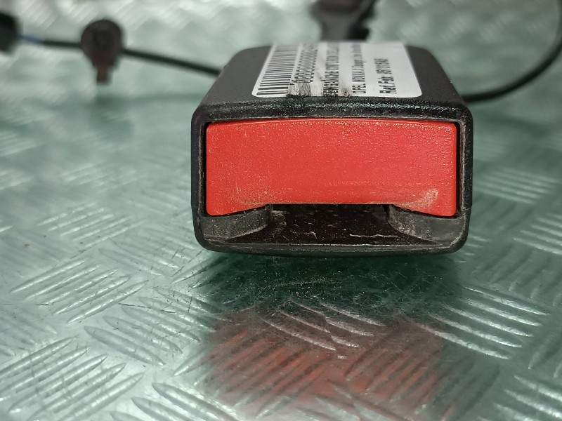 Recambio de enganche cinturon delantero derecho para opel mokka x design line start/stop referencia OEM IAM 95131545  