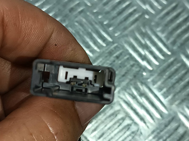 Recambio de enganche cinturon delantero derecho para opel mokka x design line start/stop referencia OEM IAM 95131545  