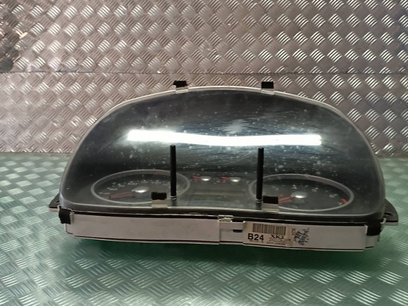 Recambio de cuadro instrumentos para hyundai coupe (gk) 1.6 fx referencia OEM IAM 940032C635 20021128 B24