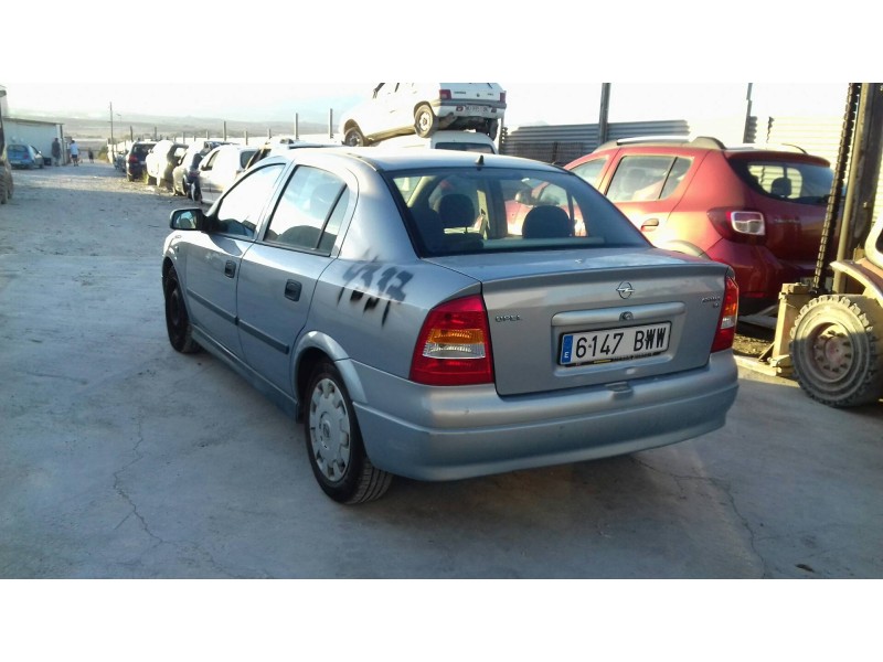 opel astra g berlina del año 2002