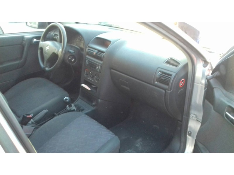 opel astra g berlina del año 2002