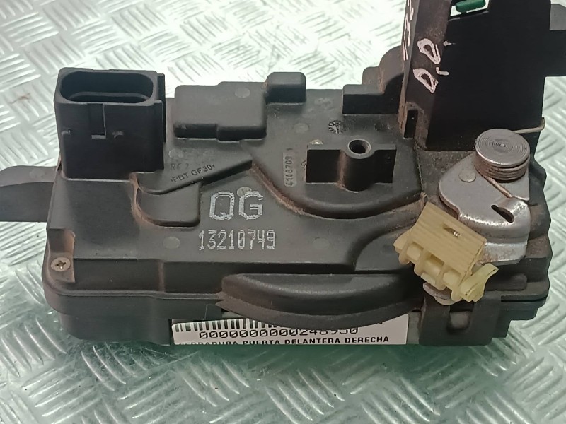 Recambio de cerradura puerta delantera derecha para opel astra h berlina cosmo referencia OEM IAM 13210749 QG ELECTRICA