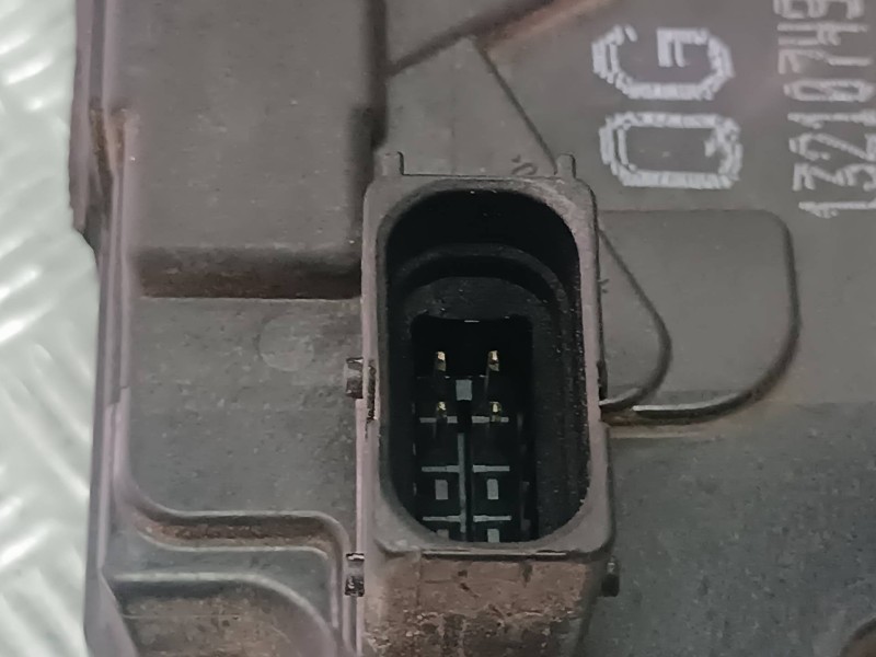Recambio de cerradura puerta delantera derecha para opel astra h berlina cosmo referencia OEM IAM 13210749 QG ELECTRICA