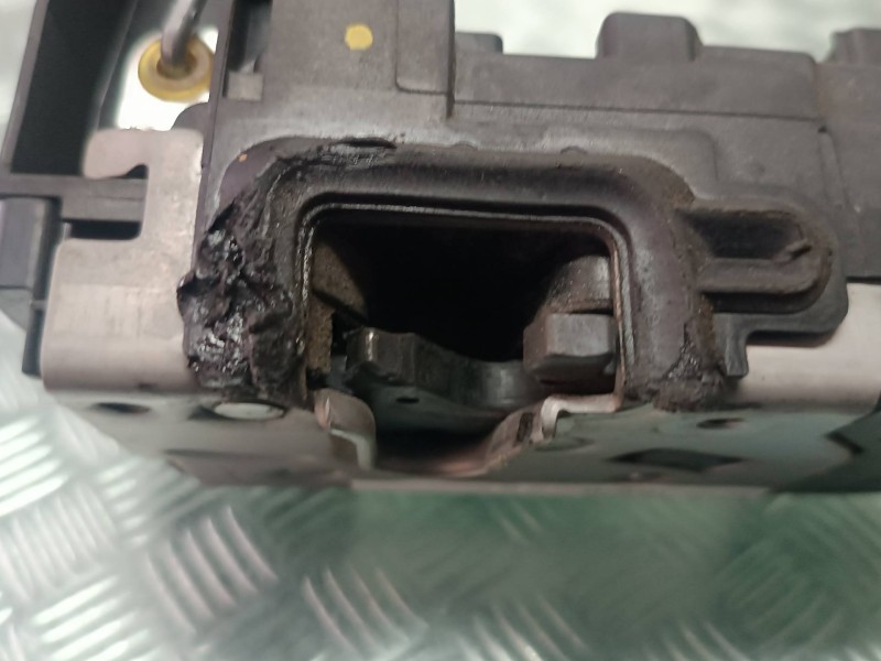 Recambio de cerradura puerta delantera derecha para opel astra h berlina cosmo referencia OEM IAM 13210749 QG ELECTRICA