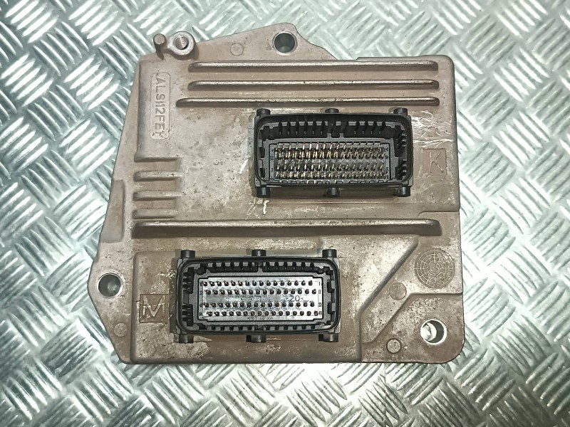 Recambio de centralita motor uce para opel astra h berlina cosmo referencia OEM IAM 55561172 FFFT DELPHI