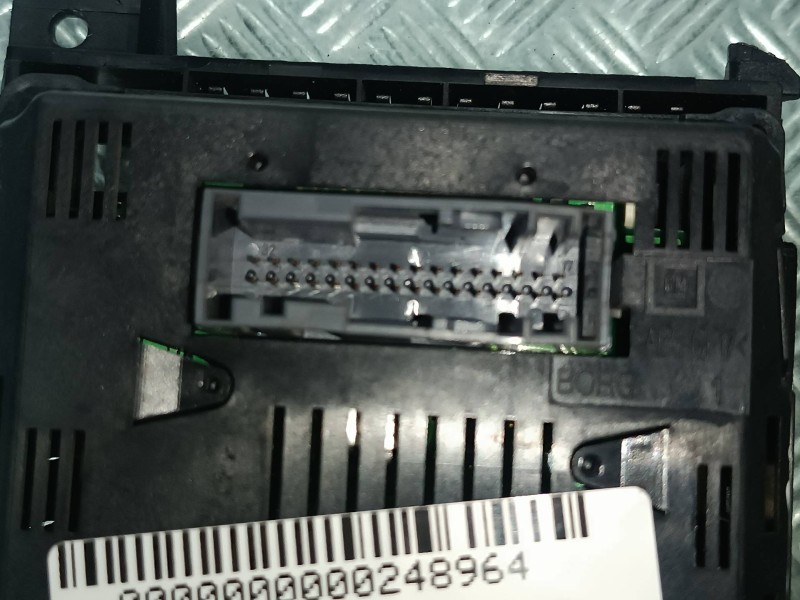 Recambio de pantalla multifuncion para opel astra h berlina cosmo referencia OEM IAM 13238548 565412769 281191270