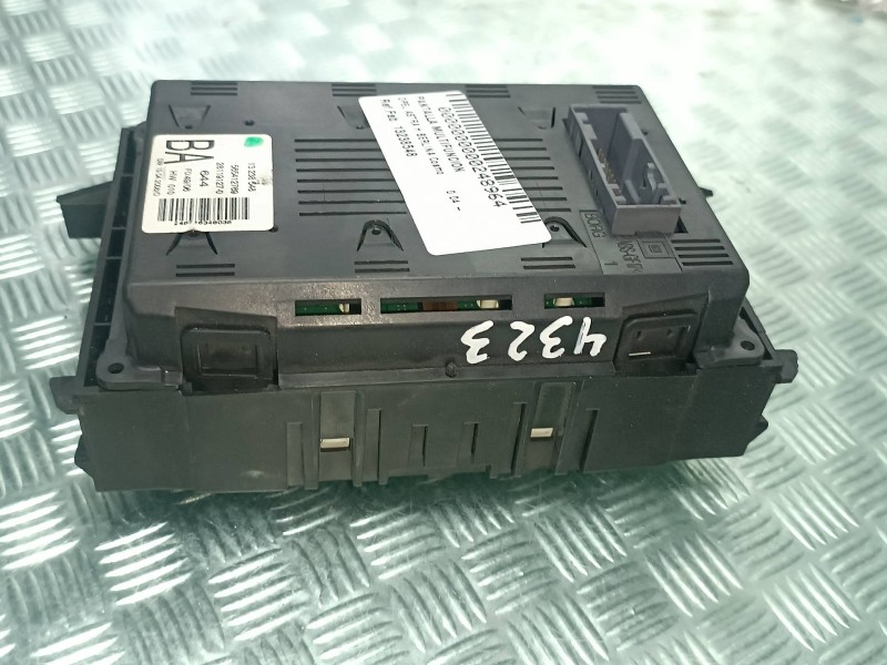 Recambio de pantalla multifuncion para opel astra h berlina cosmo referencia OEM IAM 13238548 565412769 281191270