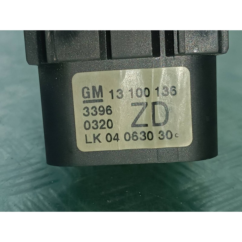 Recambio de mando luces para opel astra h berlina cosmo referencia OEM IAM 13124864 331985437 CONECTOR 12 PINES