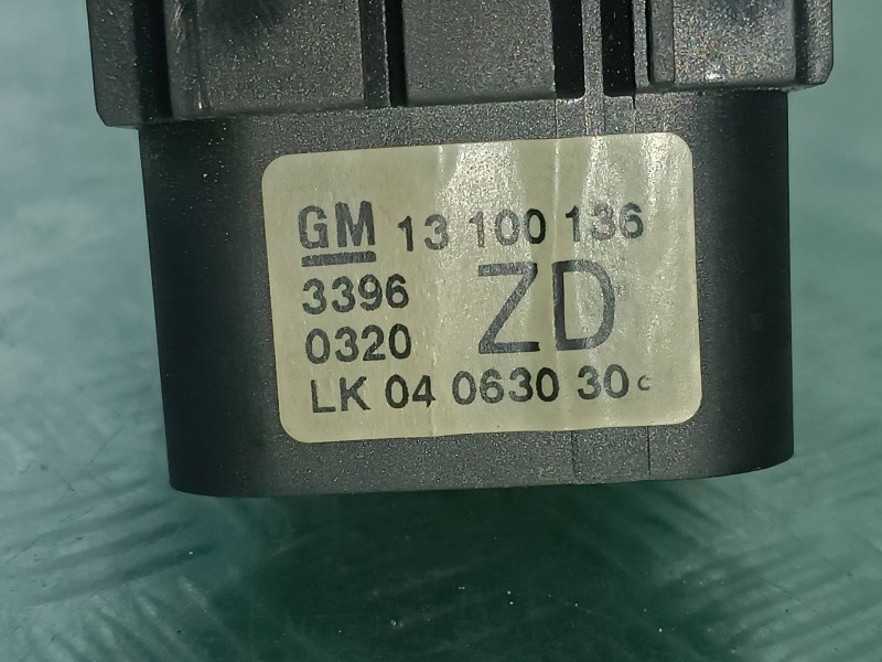 Recambio de mando luces para opel astra h berlina cosmo referencia OEM IAM 13124864 331985437 CONECTOR 12 PINES