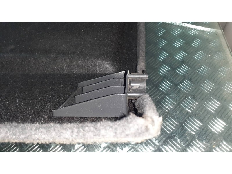 Recambio de bandeja trasera para opel astra h berlina cosmo referencia OEM IAM   