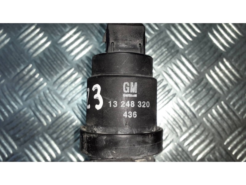 Recambio de bomba limpia para opel astra h berlina cosmo referencia OEM IAM 13248320 2 PINES GM