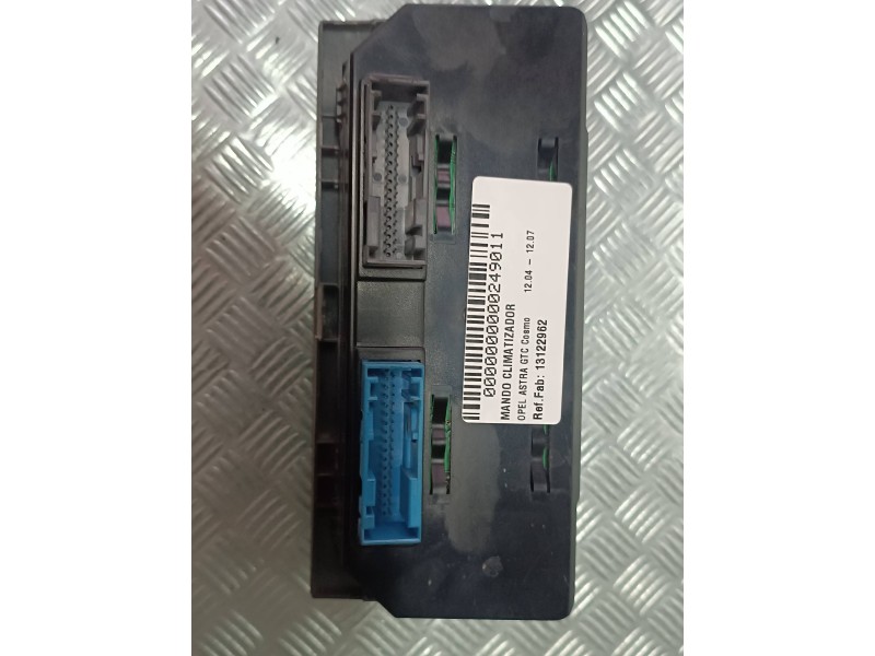 Recambio de mando climatizador para opel astra gtc cosmo referencia OEM IAM 13122962  DOS CONECTORES