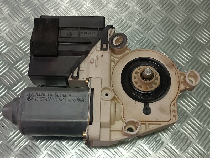 Recambio de motor elevalunas delantero izquierdo para seat ibiza (6l1) cool referencia OEM IAM 101387102 77460021 