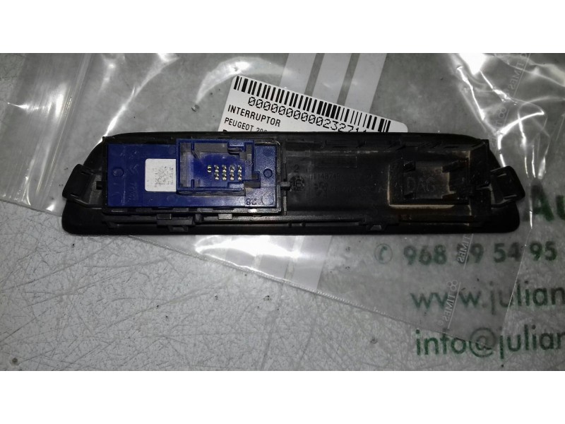 Recambio de interruptor para peugeot 208 allure referencia OEM IAM 9677059077 VALEO CONTROL TRACCION