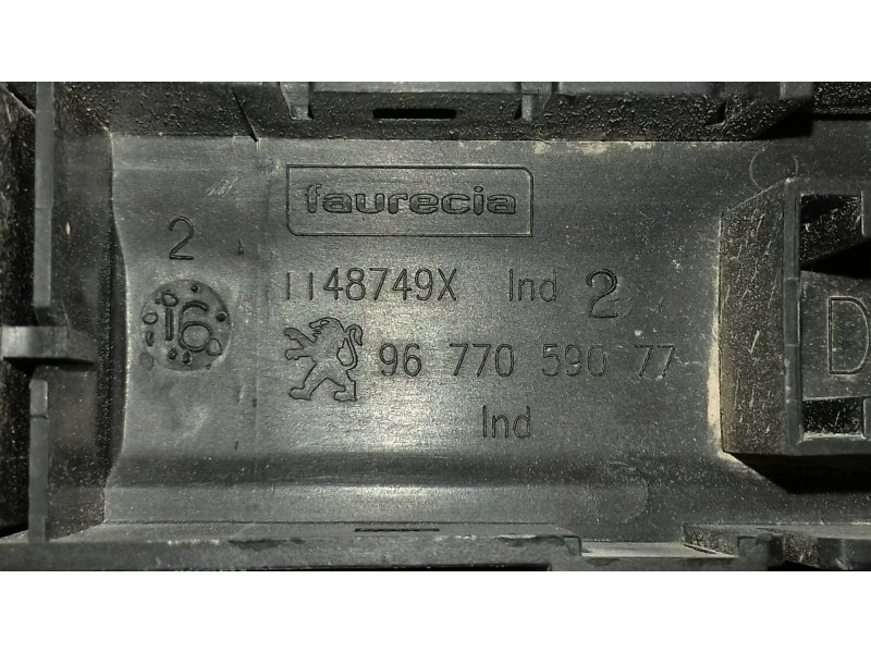 Recambio de interruptor para peugeot 208 allure referencia OEM IAM 9677059077 VALEO CONTROL TRACCION