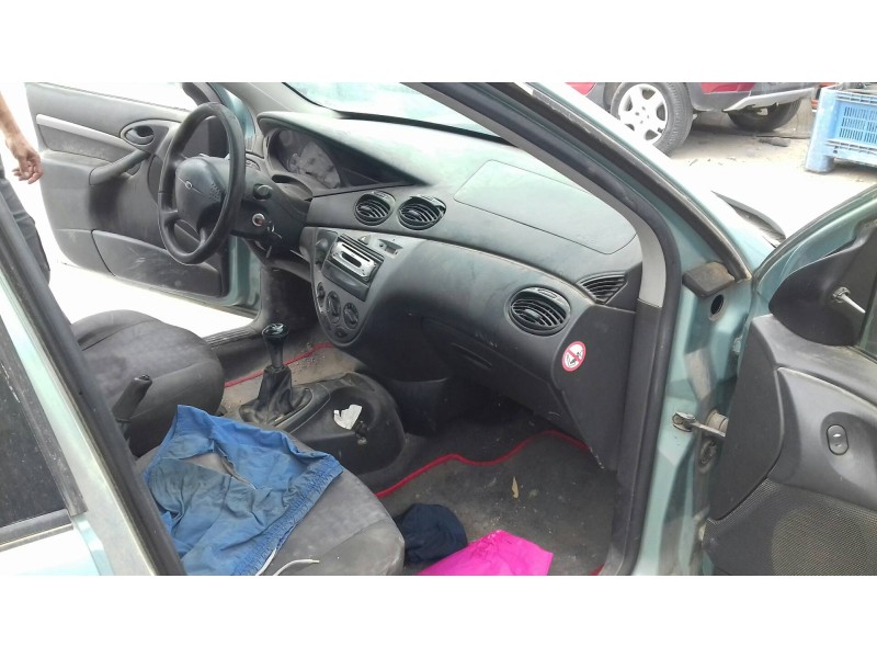 ford focus berlina (cak) del año 2001