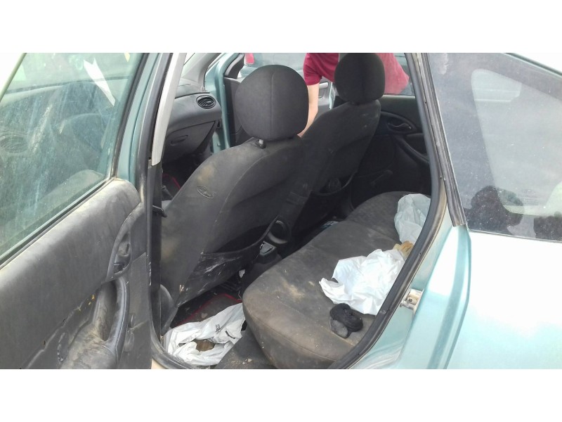 ford focus berlina (cak) del año 2001
