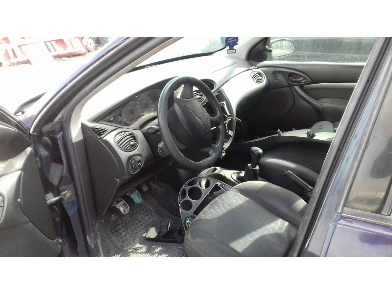 ford focus berlina (cak) del año 2001
