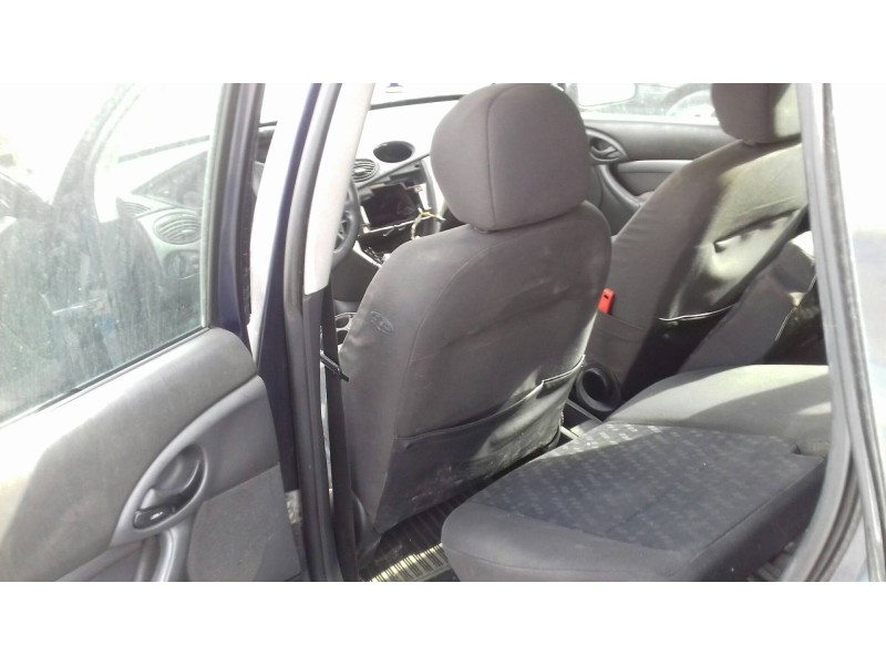 ford focus berlina (cak) del año 2001